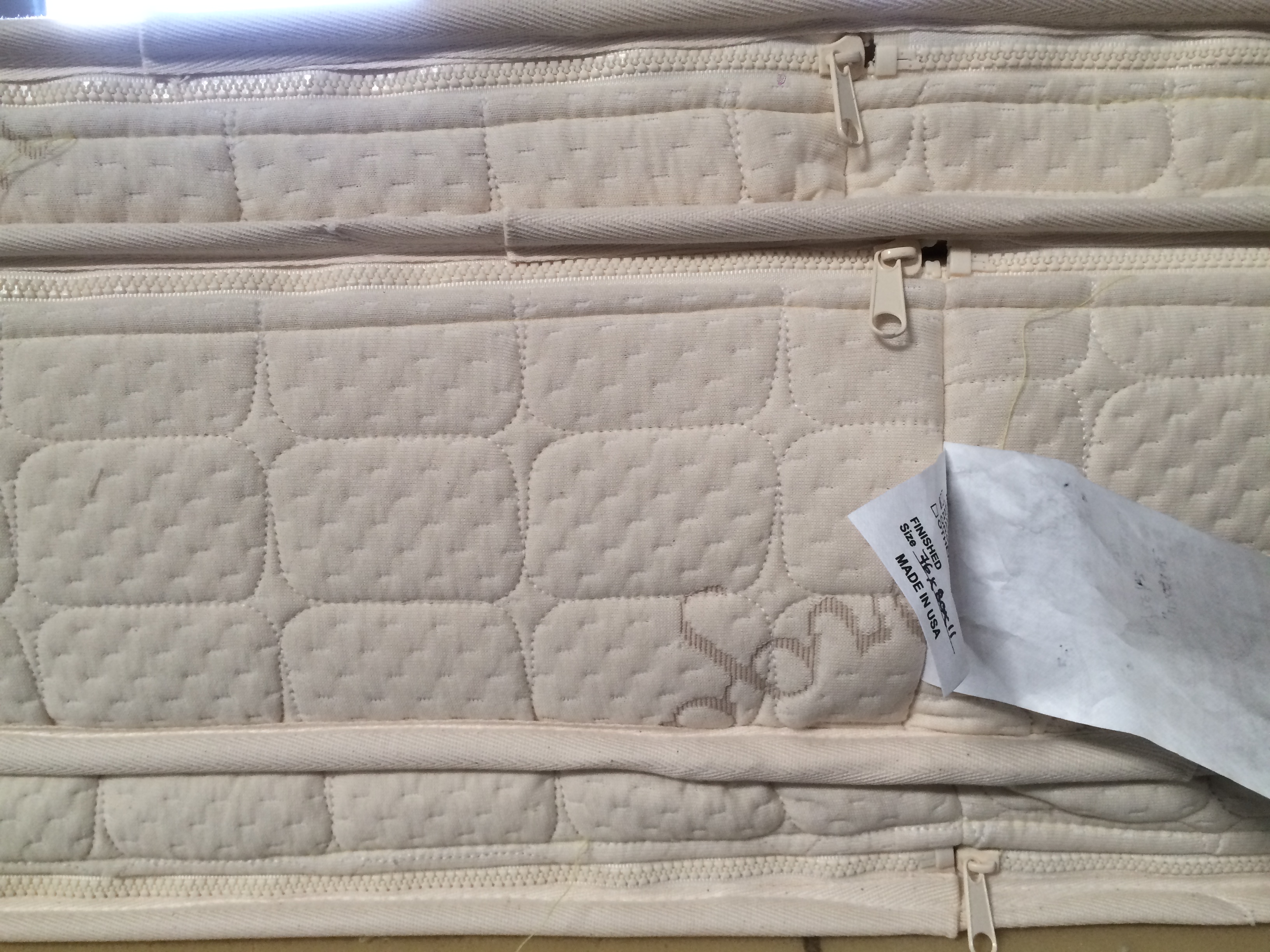 Los Anglees The Ultimate 12-inch natural organic latex mattress has 3 zippers and 3 chambers